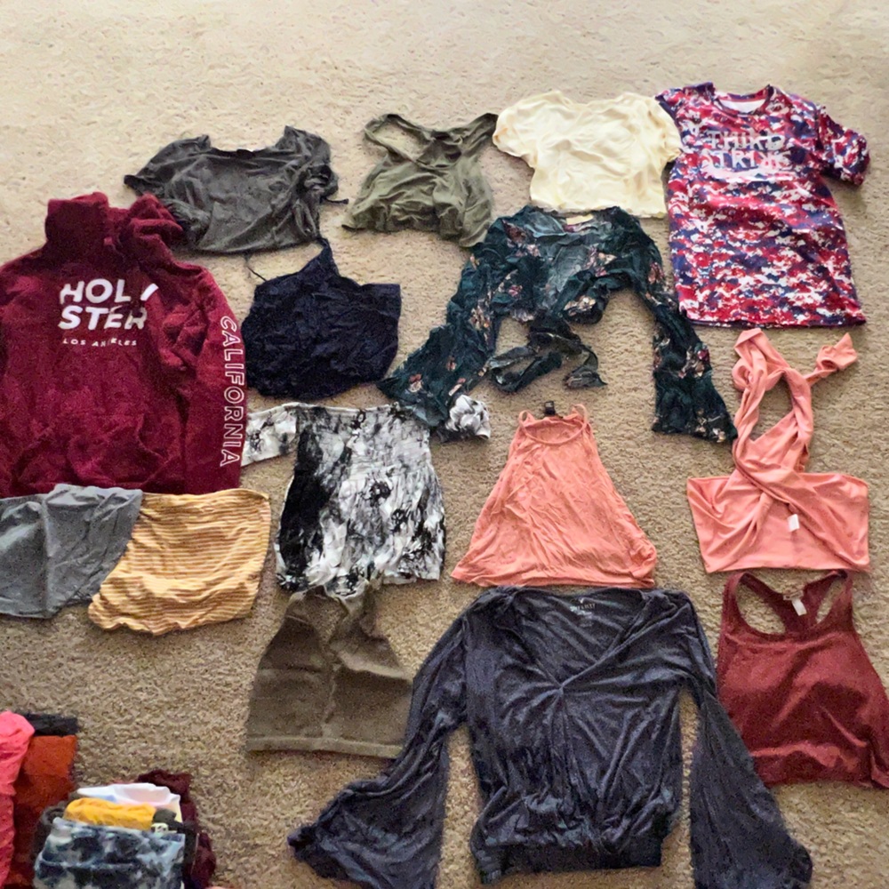 shirts, pants, bikinis - Picture 3 of 5